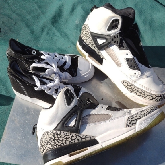 Stylish Black and White Nike Sneakers(2 Pair) - Picture 1 of 5